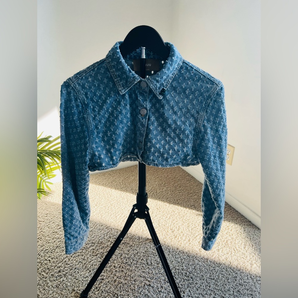 CHUU Cropped Denim Jacket – Monogram Print K-Fashion (One Size)